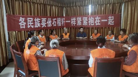 说明: 2022.07.01 龙鹄寺 县民宗局 开展民族团结进步创建工作进寺庙宣传活动